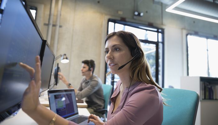 What Does A Service Desk Do That A Help Desk Doesn T Bmc Blogs